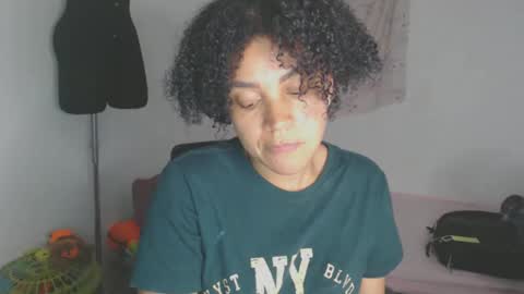 Shayna online show from November 25, 5:09 am