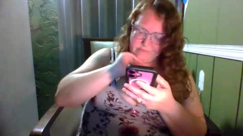 Snapshot of shelbyannn chatting on September 24, 3:27 am Red online show from September 24, 3:27 am