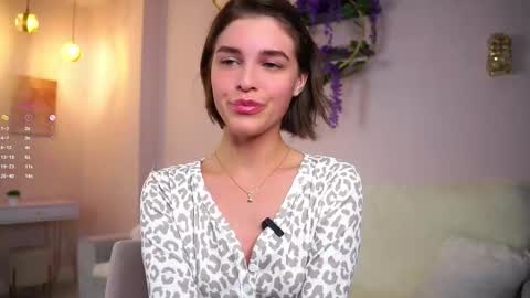 Snapshot of shelleyharn chatting on October 23, 1:11 am Alex online show from October 23, 1:11 am
