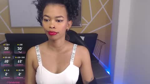 Snapshot of shenna_brunette_ chatting on March 1, 1:07 pm Shenna online show from March 1, 1:07 pm