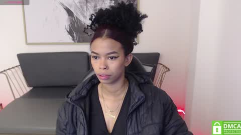 Snapshot of shenna_brunette_ chatting on January 9, 1:02 pm Shenna online show from January 9, 1:02 pm