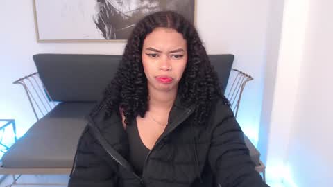 Snapshot of shenna_brunette_ chatting on December 21, 1:32 pm Shenna online show from December 21, 1:32 pm