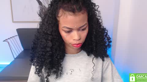 Snapshot of shenna_brunette_ chatting on February 6, 1:32 pm Shenna online show from February 6, 1:32 pm