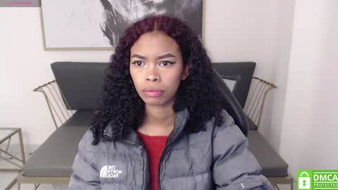 Snapshot of shenna_brunette_ chatting on December 29, 1:06 pm Shenna online show from December 29, 1:06 pm