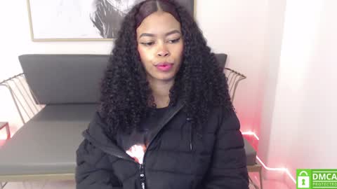 Snapshot of shenna_brunette_ chatting on January 18, 1:51 pm Shenna online show from January 18, 1:51 pm