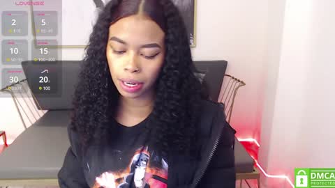 Snapshot of shenna_brunette_ chatting on January 16, 1:04 pm Shenna online show from January 16, 1:04 pm