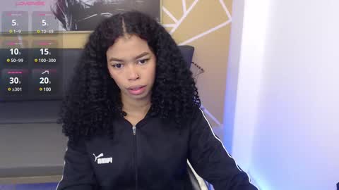 Snapshot of shenna_brunette_ chatting on March 5, 1:06 pm Shenna online show from March 5, 1:06 pm