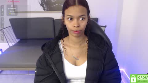 Snapshot of shenna_brunette_ chatting on January 12, 1:05 pm Shenna online show from January 12, 1:05 pm