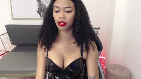 Snapshot of shenna_brunette_ chatting on December 9, 1:02 pm Shenna online show from December 9, 1:02 pm