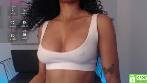 Snapshot of shenna_brunette_ chatting on January 25, 1:25 pm Shenna online show from January 25, 1:25 pm