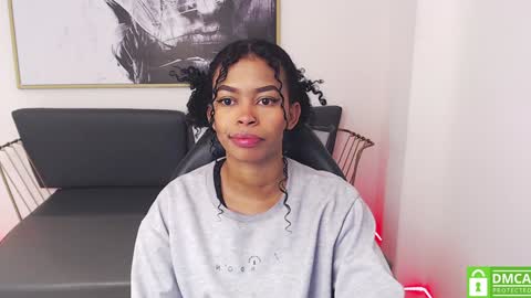 Snapshot of shenna_brunette_ chatting on January 22, 1:00 pm Shenna online show from January 22, 1:00 pm