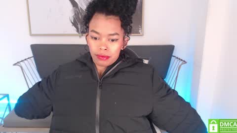 Snapshot of shenna_brunette_ chatting on January 27, 1:09 pm Shenna online show from January 27, 1:09 pm