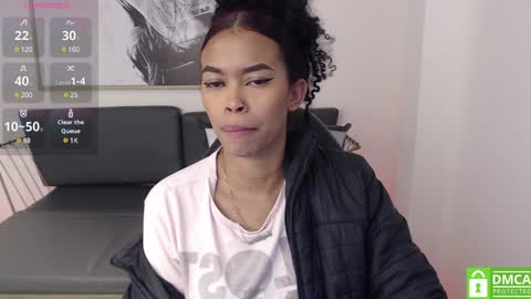 Snapshot of shenna_brunette_ chatting on January 8, 1:20 pm Shenna online show from January 8, 1:20 pm