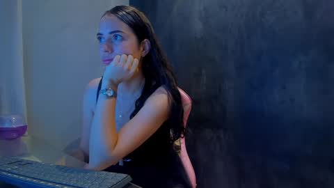 Snapshot of sherilkwang_ chatting on January 6, 10:35 am .. Sherilk .. online show from January 6, 10:35 am