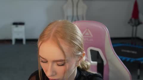 Snapshot of sheryl_elegance chatting on October 23, 10:43 am Sheryl online show from October 23, 10:43 am