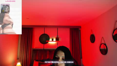 Snapshot of sheyla_hills_ chatting on January 29, 4:36 am Sheyla online show from January 29, 4:36 am