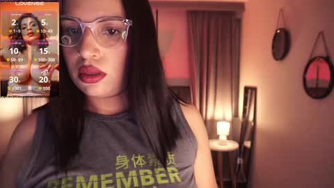 Snapshot of sheyla_hills_ chatting on September 19, 4:11 am Sheyla online show from September 19, 4:11 am