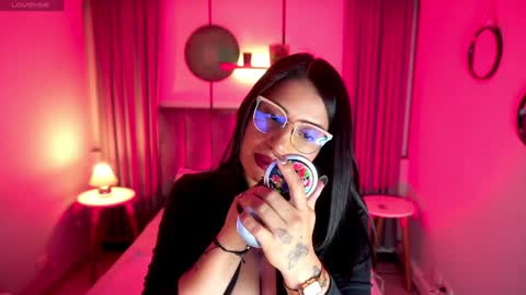 Snapshot of sheyla_hills_ chatting on January 18, 3:53 am Sheyla online show from January 18, 3:53 am