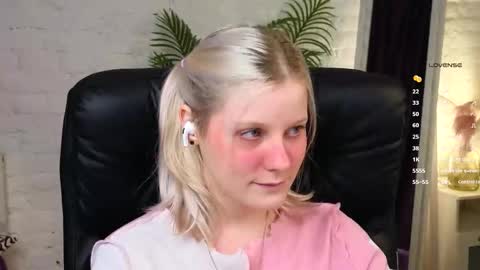 help me reach my first 25 thumbs up online show from November 16, 9:59 pm