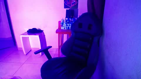 Snapshot of shining_star69 chatting on October 12, 6:49 am shining_star69 online show from October 12, 6:49 am