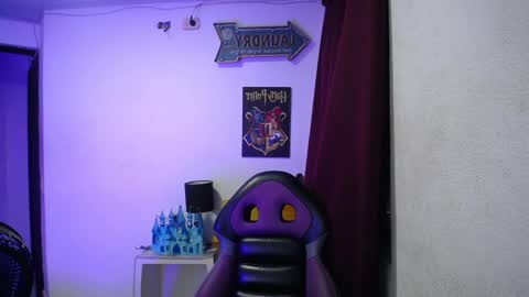 Snapshot of shining_star69 chatting on September 28, 6:53 am shining_star69 online show from September 28, 6:53 am