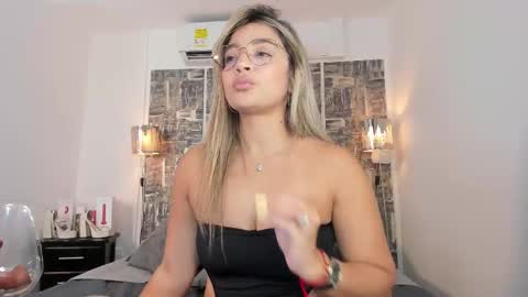 Snapshot of shofiavega chatting on September 17, 5:11 pm SHOFIA online show from September 17, 5:11 pm