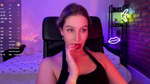 Snapshot of shy_bee chatting on October 19, 11:51 pm Alice online show from October 19, 11:51 pm