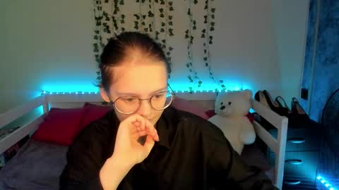 Snapshot of shy_elina01 chatting on October 4, 10:10 am shy_elina01 online show from October 4, 10:10 am