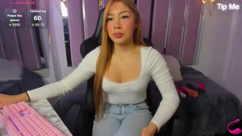 Snapshot of shygoddess_69 chatting on September 16, 12:35 pm Isa online show from September 16, 12:35 pm