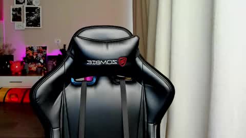 SIA online show from October 3, 2:38 am