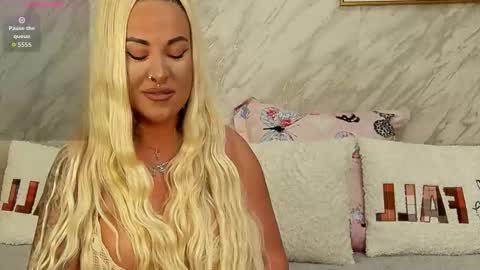 Snapshot of sierra_quinn chatting on October 15, 5:43 am Sierra online show from October 15, 5:43 am