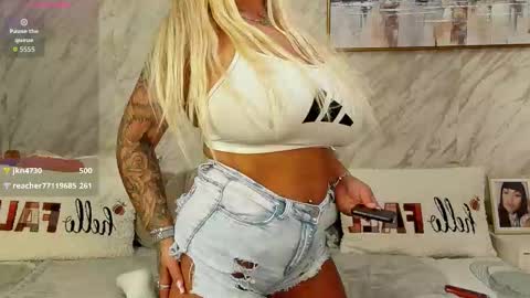Snapshot of sierra_quinn chatting on October 13, 6:38 am Sierra online show from October 13, 6:38 am