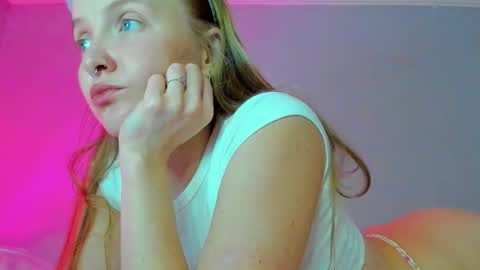 Snapshot of silky_huzelnut chatting on October 12, 8:44 pm Mila online show from October 12, 8:44 pm