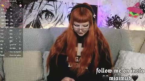Mia online show from April 26, 9:01 pm