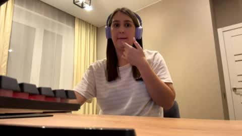 Snapshot of simapickford chatting on September 29, 10:09 am Rose online show from September 29, 10:09 am