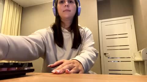 Snapshot of simapickford chatting on September 27, 11:06 am Rose online show from September 27, 11:06 am