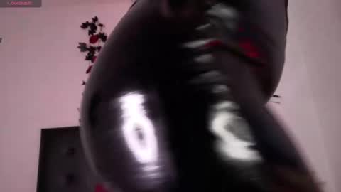 Snapshot of simone_philll chatting on October 15, 6:21 pm Simone Phill online show from October 15, 6:21 pm