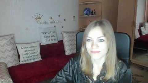 Snapshot of sirenasilk chatting on October 15, 4:48 am sirenasilk online show from October 15, 4:48 am