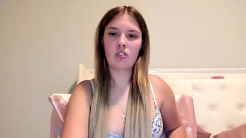 Snapshot of skiimaskabby chatting on September 11, 2:56 am skiimaskabby online show from September 11, 2:56 am