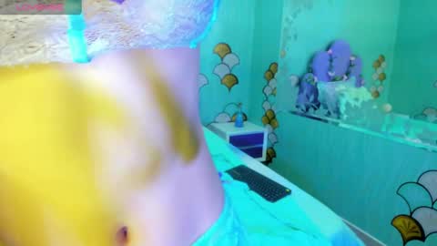 Snapshot of skinny_linda chatting on February 1, 10:15 am online show from February 1, 10:15 am