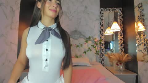 Snapshot of skinny_linda chatting on February 8, 10:07 am online show from February 8, 10:07 am