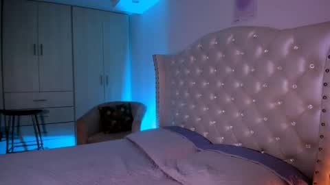 Sky  Independent model WISH LIST   online show from September 10, 1:55 pm