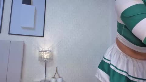 sky_johnson_ online show from November 4, 7:08 pm