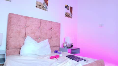 skye moore online show from February 17, 7:44 pm