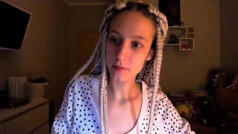Snapshot of skyewavy chatting on October 8, 10:03 pm online show from October 8, 10:03 pm