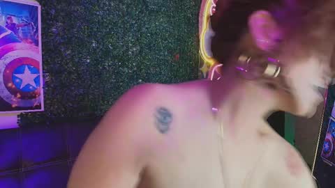 Snapshot of skylar__desire chatting on October 2, 6:02 pm skylar__desire online show from October 2, 6:02 pm