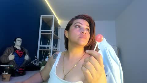 Snapshot of skylar__desire chatting on October 17, 5:49 pm skylar__desire online show from October 17, 5:49 pm