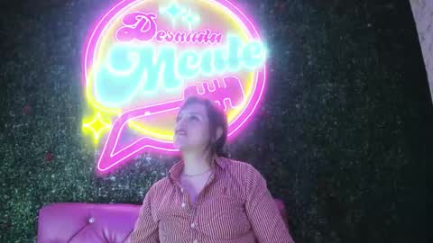 Snapshot of skylar__desire chatting on October 20, 11:35 am skylar__desire online show from October 20, 11:35 am