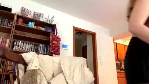 Snapshot of skywinters chatting on February 11, 6:44 pm Sky Winters online show from February 11, 6:44 pm