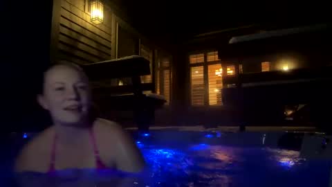 Snapshot of skywinters chatting on December 5, 11:18 pm Sky Winters online show from December 5, 11:18 pm